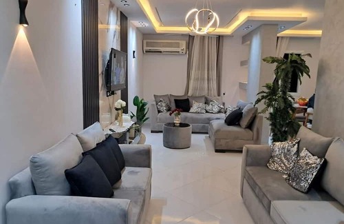 Nasr City Copropriété | Phenomenal 2-bedroom condo with AC in Cairo Governorate
