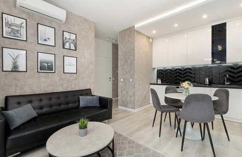 Zaspa Appartement | Hallera 132 Gdansk | Chic Apartment for 4 Guests | Balcony | Parking