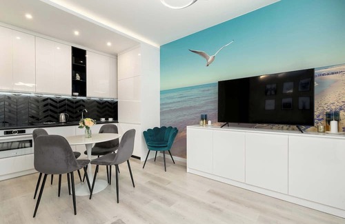 Zaspa Appartement | Hallera 132 Gdansk | Chic Apartment for 4 Guests | Balcony | Parking