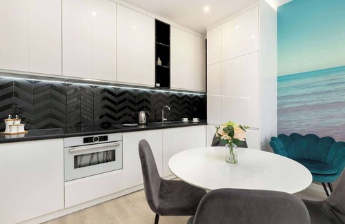 Zaspa Appartement | Hallera 132 Gdansk | Chic Apartment for 4 Guests | Balcony | Parking