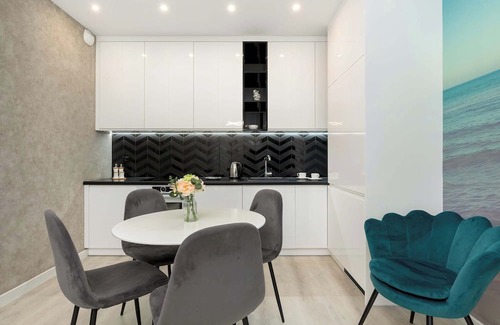 Zaspa Appartement | Hallera 132 Gdansk | Chic Apartment for 4 Guests | Balcony | Parking