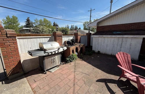 Varsity Maison | Cozy 3BD Basement Suite, 1 Bath in Varsity
