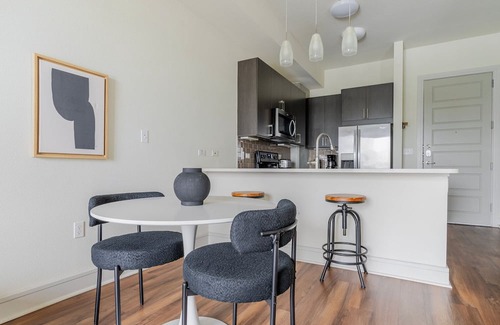West End Appartement | Blueground | Downtown Austin, pool, nr Congress