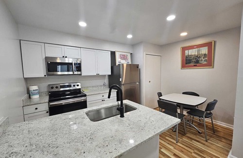 Mount Vernon Copropriété | Cozy 1-bedroom condo in wonderful Alexandria with WiFi, AC, Free Parking