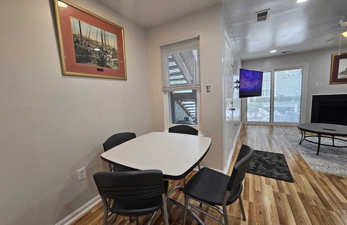 Mount Vernon Copropriété | Cozy 1-bedroom condo in wonderful Alexandria with WiFi, AC, Free Parking