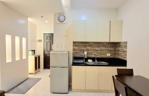 Ermita Night District Appartement | Luxury 1-bedroom apartment with Manila Bayviews with AC, Pool, Balcony, Netflix