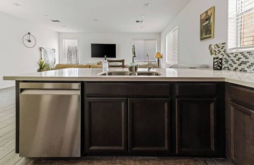 Tesuque At Gila Springs Maison | 3 Bedrooms 3 Baths New Build House In Chandler W/Community Pool & Hot Tub