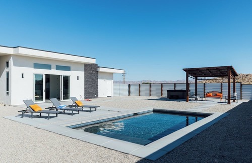 Joshua Tree Maison | Escape to Bonair — A Stylist Desert Oasis in Joshua Tree with Pool & Spa
