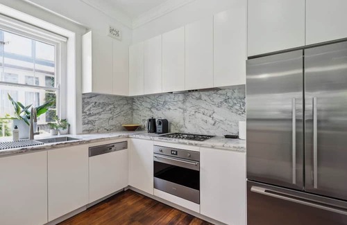 Randwick Maison | Schneiderhaus Bold and Bright by Centennial Park
