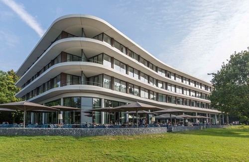 Wageningen Maison | Serene Hideaway w/Spa, Gym & Onsite Dining | Outdoor Adventure & Local Landmarks