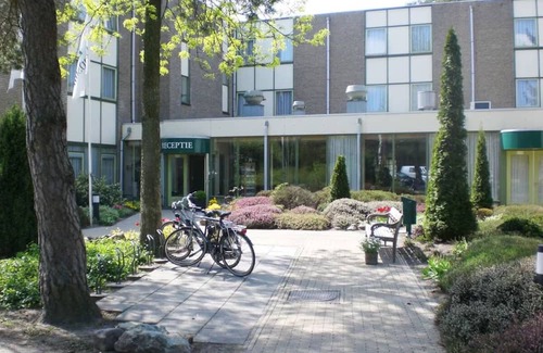 De Bult Maison | Spacious De Bult Family Hideaway | Pool, Pet Friendly | 3 Units