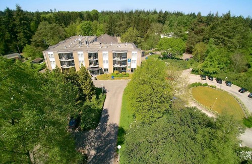 De Bult Maison | Spacious De Bult Family Hideaway | Pool, Pet Friendly | 3 Units