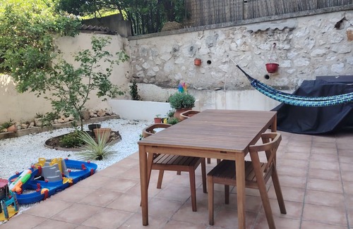 Saint-Lambert Appartement | At the foot of Notre Dame de la Garde, between beach and town center