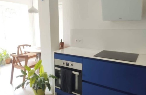 Saint-Lambert Appartement | At the foot of Notre Dame de la Garde, between beach and town center