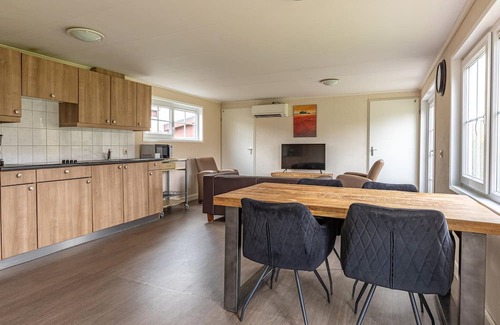 Wagenborgen Maison | Stunning home in Wagenborgen with WiFi