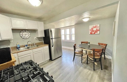 Herrin Maison | Seventeenth Street 2-bedroom 1 bath house with AC, WiFi in Herrin