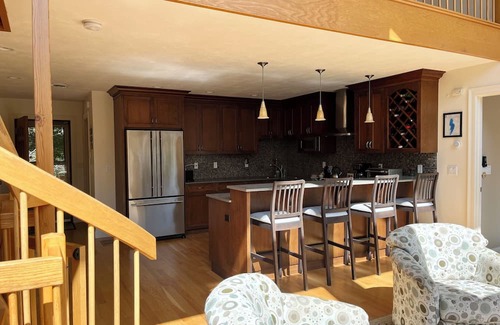 Sturbridge Maison | Lakeside Getaway! Gorgeous views! Sleeps 8+