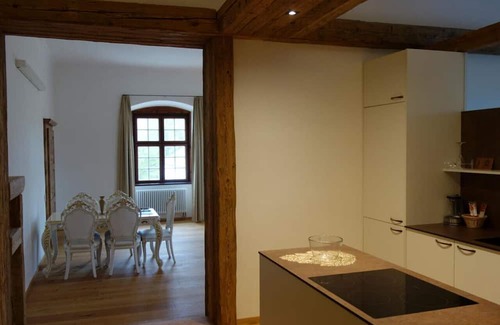 Aurolzmunster Appartement | Versailles Royal Suite 4 Guests|Breakfast Included