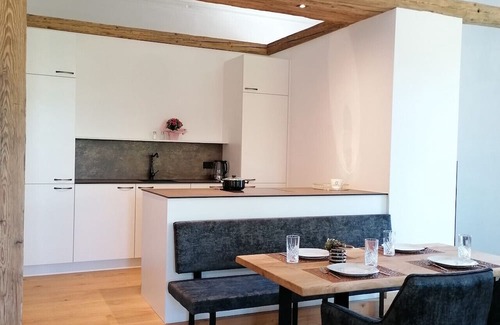 Aurolzmunster Appartement | Elegant Versailles Stay for 3 |Breakfast Included