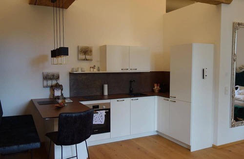 Aurolzmunster Appartement | Elegant Versailles Stay for 3 |Breakfast Included