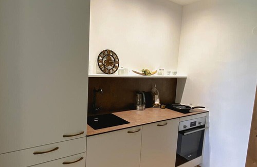 Aurolzmunster Appartement | Elegant Versailles Stay for 3 |Breakfast Included