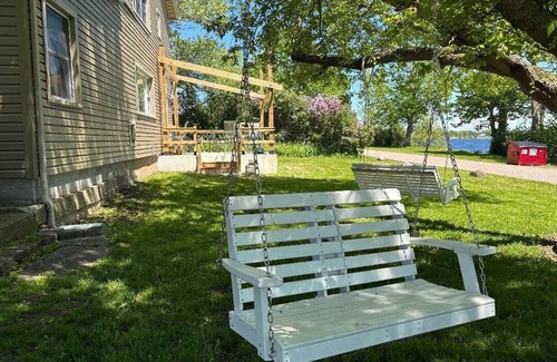 Chaumont Maison | Lake Front House in Beautiful Guffin Bay, Chaumont