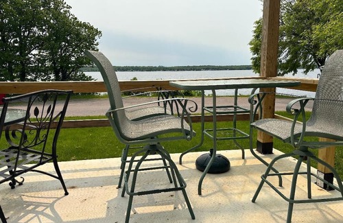 Chaumont Maison | Lake Front House in Beautiful Guffin Bay, Chaumont