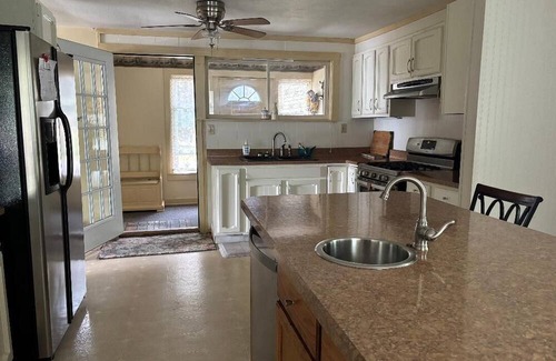 Chaumont Maison | Lake Front House in Beautiful Guffin Bay, Chaumont