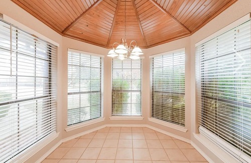 DeSoto Maison | 3-bedroom house in fantastic DeSoto with AC, WiFi