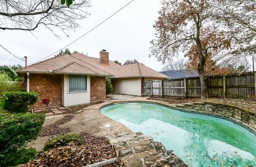 DeSoto Maison | 3-bedroom house in fantastic DeSoto with AC, WiFi