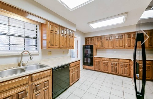 DeSoto Maison | 3-bedroom house in fantastic DeSoto with AC, WiFi