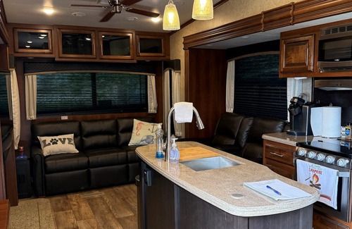 Pierre Location De VR | 2-bedroom campground in peaceful West Prairie with AC/Heat