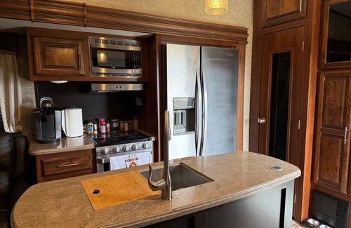 Pierre Location De VR | 2-bedroom campground in peaceful West Prairie with AC/Heat
