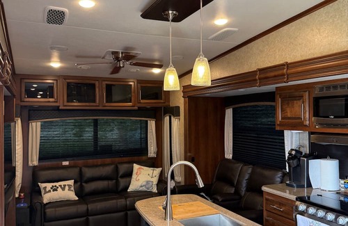 Pierre Location De VR | 2-bedroom campground in peaceful West Prairie with AC/Heat
