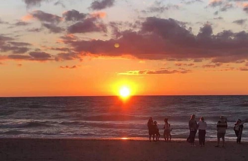 Grand Bend Cabine | Cozy Cabin #2, one block to beach