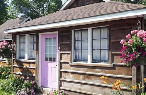 Grand Bend Cabine | Cozy Cabin #2, one block to beach