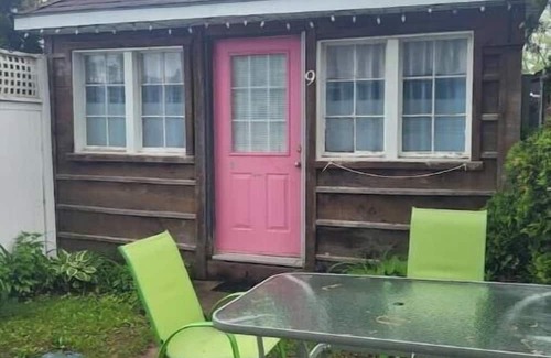 Grand Bend Cabine | Cozy Cabin #9, one block to beach