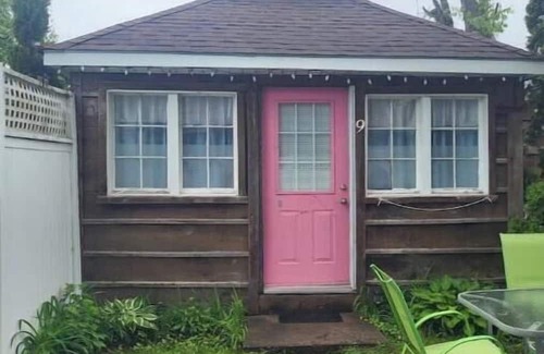 Grand Bend Cabine | Cozy Cabin #9, one block to beach