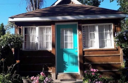 Grand Bend Cabine | Cozy Cabin #7, one block to beach