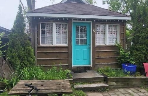 Grand Bend Cabine | Cozy Cabin #7, one block to beach
