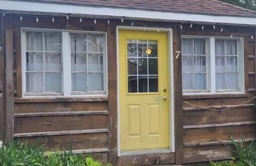 Grand Bend Cabine | Cozy Cabin #6, one block to beach