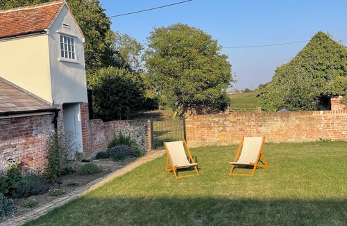 Ipswich Maison | Beautifully restored historic landmark property in idyllic Suffolk village