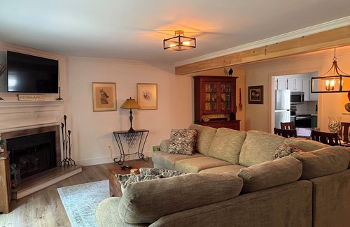 Highlands Maison | Charming 2-bedroom renovated townhome in Highlands. One mile from Main Street.