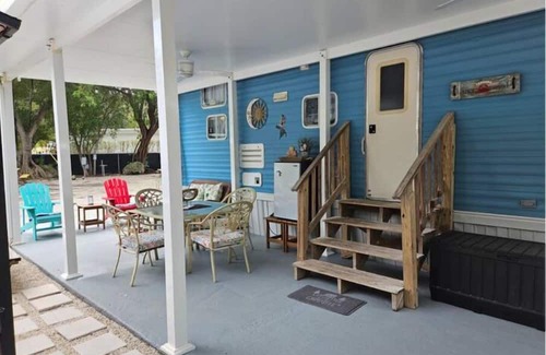Winston Waterways Maison | 146 RV Vacation Rental n Key Largo Kampground, FL