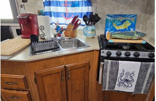 Winston Waterways Maison | 146 RV Vacation Rental n Key Largo Kampground, FL