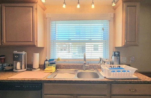 Hull Maison | The Ultimate Summer Getaway! Beach Cottage with Bay views, Wifi, & AC.