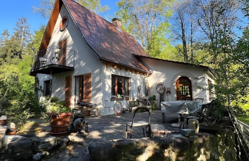 Bad Waldsee Appartement | Apartment 'Allgaierarthaus' with Private Terrace, Shared Garden and Wi-Fi