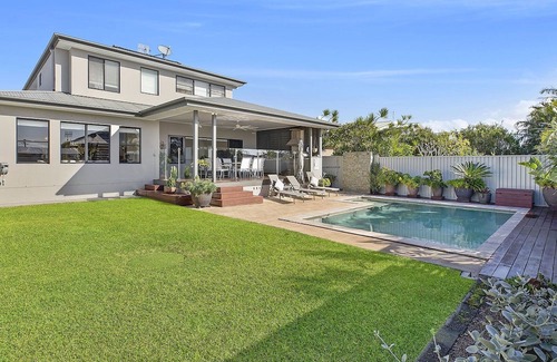 Shelly Beach Maison | SHELLY BEACH HOUSE - FAMILY FRIENDLY WITH POOL, WALK TO BEACH