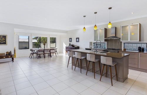 Shelly Beach Maison | SHELLY BEACH HOUSE - FAMILY FRIENDLY WITH POOL, WALK TO BEACH