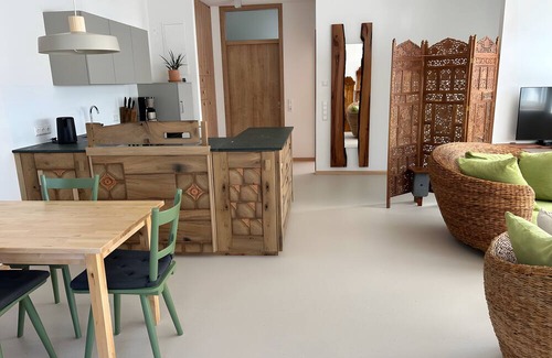 Genkingen Appartement | Apartment 'Alb-Sonne' with Private Terrace, Shared Garden and Wi-Fi